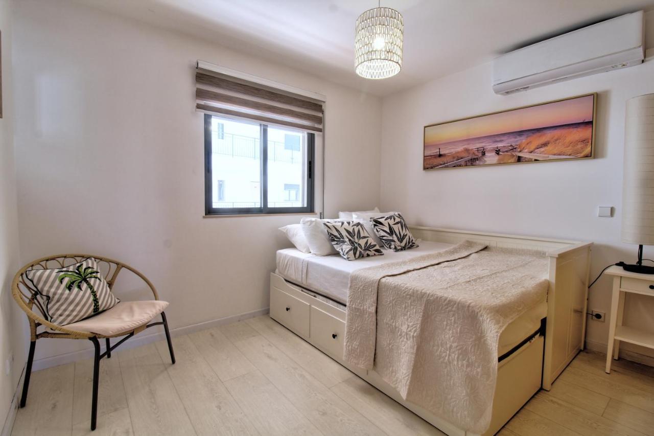 Appartamento Center Location, Ac, Swimming Pool, And Parking Olhão Esterno foto